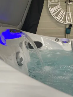 Jacuzzi® J435IP™ - 6 Person Hot Tub With 1 Lounger -Blue Wave Supplies J435platinum4