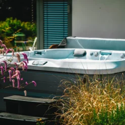 Jacuzzi® J335IP™ - 6 Person Hot Tub With 1 Lounger -Blue Wave Supplies Jacuzzi J335IP 5 6PersonHotTub square 7 scaled