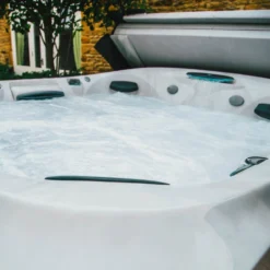 Jacuzzi® J475IP™ - 6 Person Hot Tub With 1 Lounger -Blue Wave Supplies Jacuzzi J475IP 5 6PersonHotTub square 5 scaled