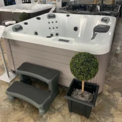 Outdoor Sun - 5 Person Hot Tub With 1 Lounger -Blue Wave Supplies OutdoorSunHotTub