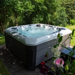 Outdoor Tokyo - 6 Person Hot Tub With 1 Lounger -Blue Wave Supplies OutdoorTokyoHotTubSquare 15 scaled