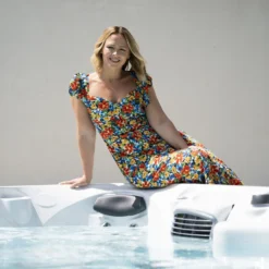 Jacuzzi® J335IP™ - 6 Person Hot Tub With 1 Lounger -Blue Wave Supplies ZG206037