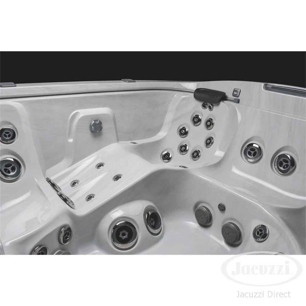 Jacuzzi® J575IP™ - 5-6 Person Hot Tub With 1 Lounger 5 Jacuzzi® J575IP™ - 5-6 Person Hot Tub With 1 Lounger - Image 5